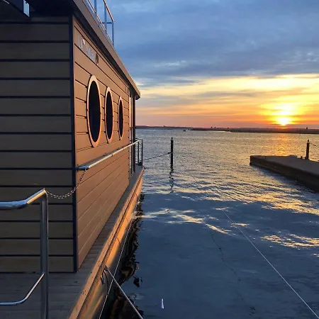 Hausboot Fjord Lacerta Mit Dachterrasse In ספינת מלון *