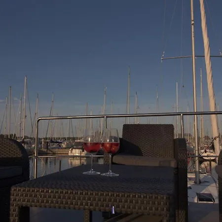 Hausboot Fjord Lacerta Mit Dachterrasse In * Wendtorf