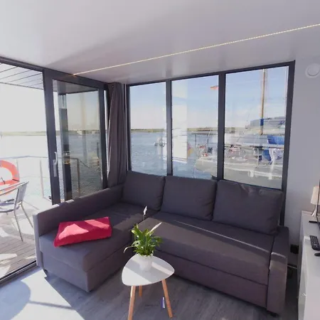 Hausboot Fjord Lacerta Mit Dachterrasse In * Wendtorf